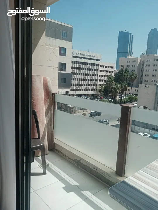 استديو 40 متر مربع الموقع بيت العمر مقابل الجلاريا مول