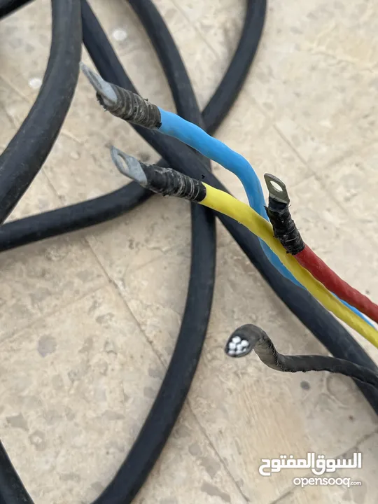 كيبلات كهرباء 3 فاز مع قاطع 125 وصندوق