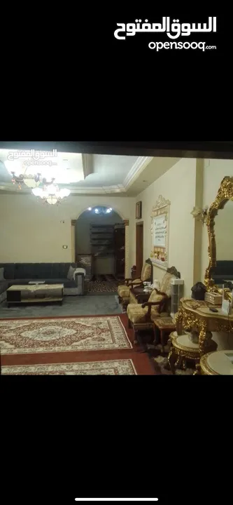للبيع    مجمع تجاري.   ثلاث مخازن + شقق عدد ثنين   بدخل شهري
