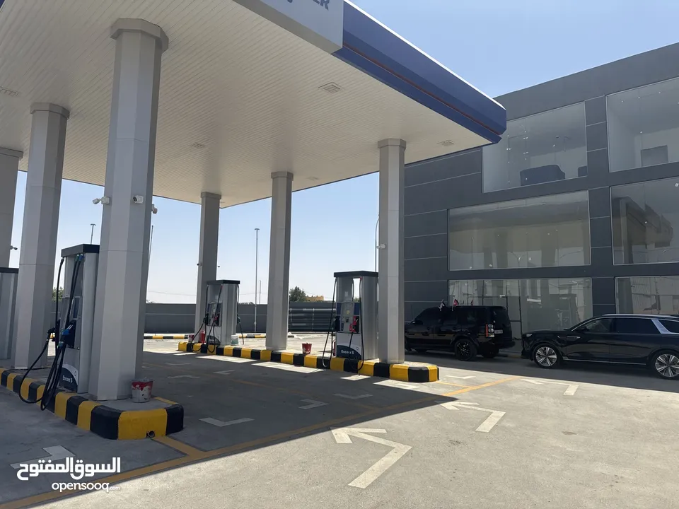 محلات للإيجار داخل محطة محروقات منطقة حيوية طريق ال 100 رجم الشامي منطقة متعطشة للخدمات