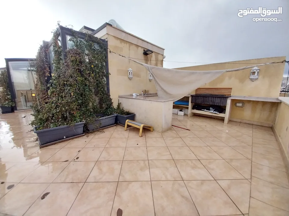 شقة غير مفروشة للإيجار 375م2 ( Property 19249 )-175072681