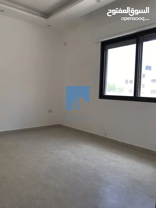 شقة أرضية فاخرة للبيع في الجندويل  - مقابل أسواق السلام 130م مع ترس 30م لم تسكن