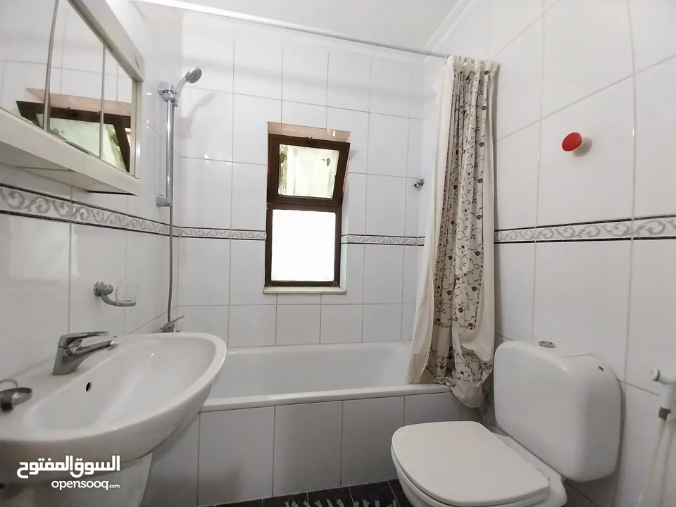 شقة للايجار في جبل عمان  ( Property 34948 ) سنوي فقط