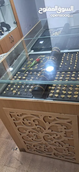 خزائن وبترين وطوله عرض للاكسسوارات