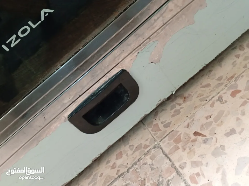 غاز وفرن إيطالي خمس رؤوس وميكروويف ومكنسة كهربائية وتلفزيون 21بوصة وسلة للثلاجة للبيع