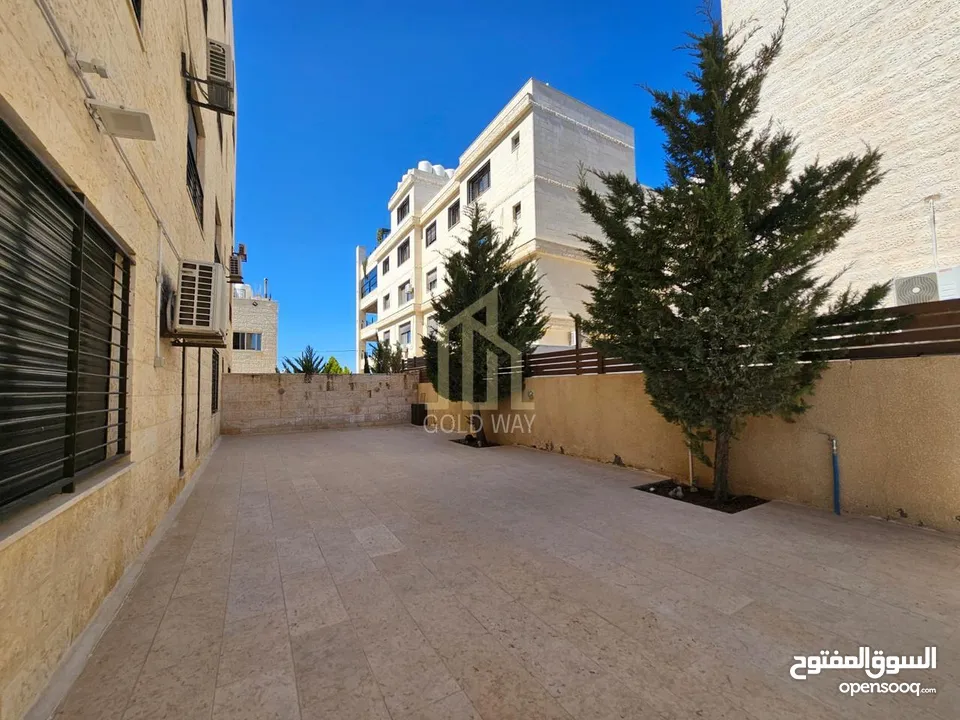 في أرقى مناطق طريق المطار شقة أرضية 200م داخلي_200م خارجي بسعر مميز / ref 9492