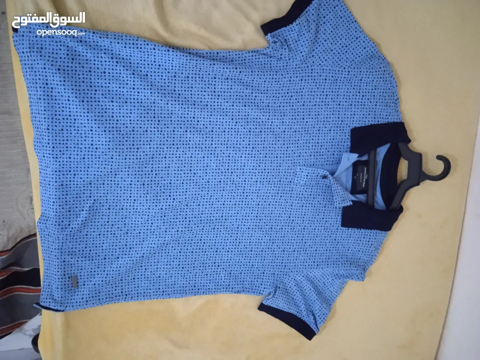 تيشيرت ماركه (rodd ang gunn) ماركه غنيه عن التعريف لونه ازرق في اسود مقاس يلبس L or XL