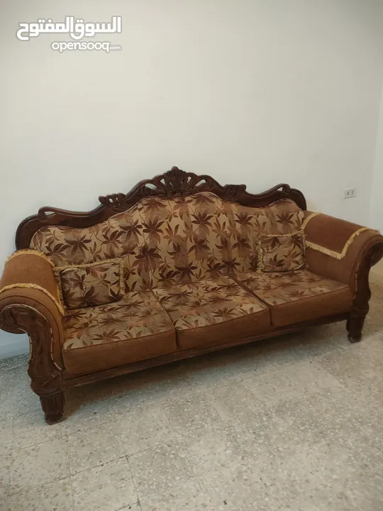 طقم كنب للبيع بحاله ممتازه