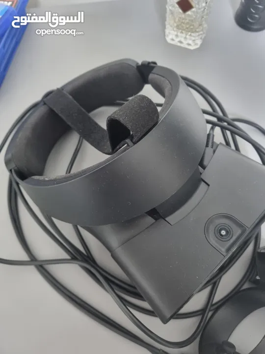 Oculus Rift S with both controllers