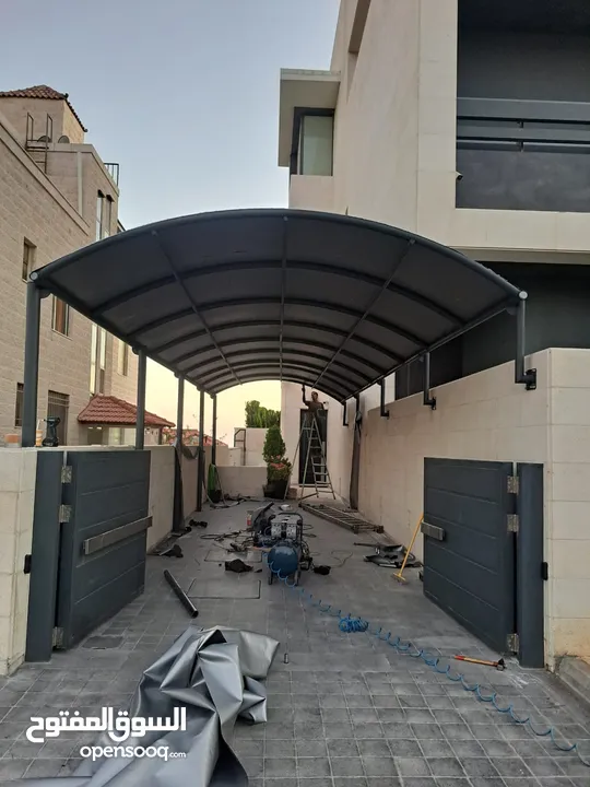 مظلات سيارات قوسية للكراجات المنزلية والمواقف العامة