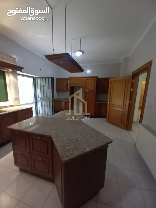 في أجمل مناطق دير غبار شقة 300م داخلي /350م خارجي بتشطيبات راقيه وسعر مميز / ref 9114