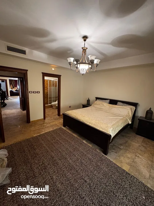 Luxury apartment three bedroom All en-suite have heating and cooling central AC,Electric abajour.