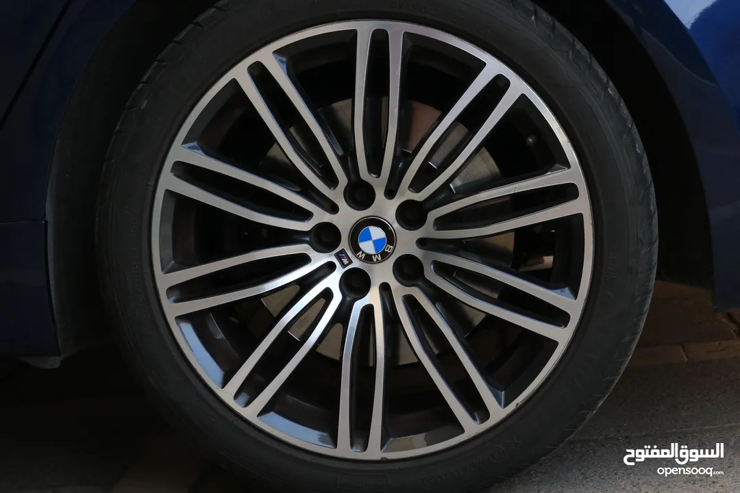 BMW 530e 2019 Plug-In Hybrid M-Kit (new battery installed بطارية   (جديدة من الوكالة