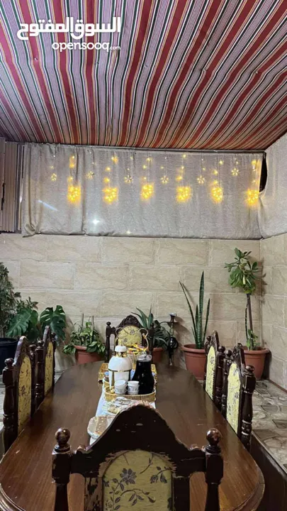 طاولة سفرة خشب ثقيل