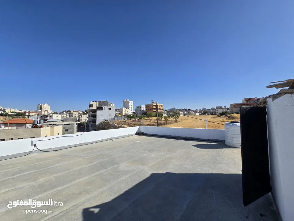 منزل مستقل 150 متر مع برنده وساحه ومدخل خاص وسطح كامل على ظهر منزل