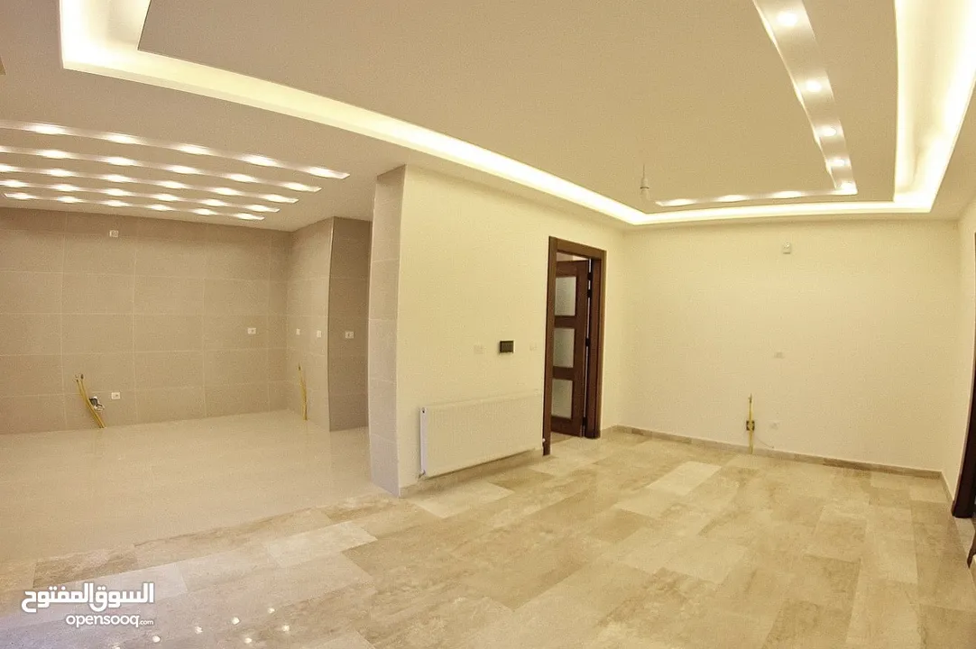شقة ملوكية شبه ارضي مساحة 626م -داخلي 300م -حديقة 326م تشطيبات فلل-الحويطي-طريق المطار - رمضان اسكان