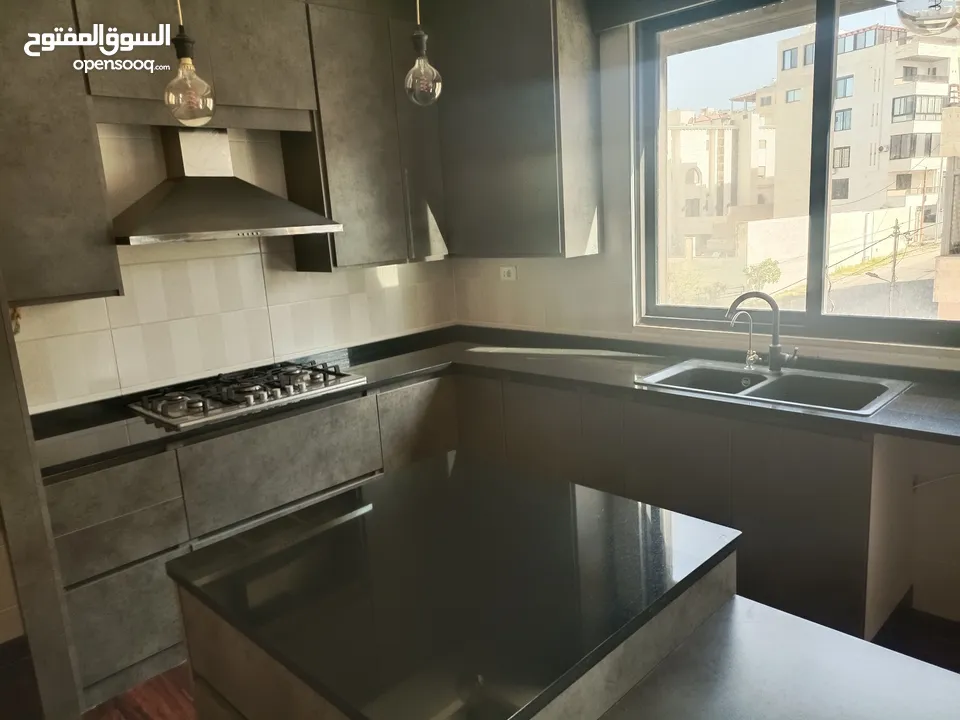 شقة فاخرة مع روف الجبيهة ضاحية الرشيد قرب دوار الجاذبية 180م مع روف غير مبني اطلالة رائعة جدا