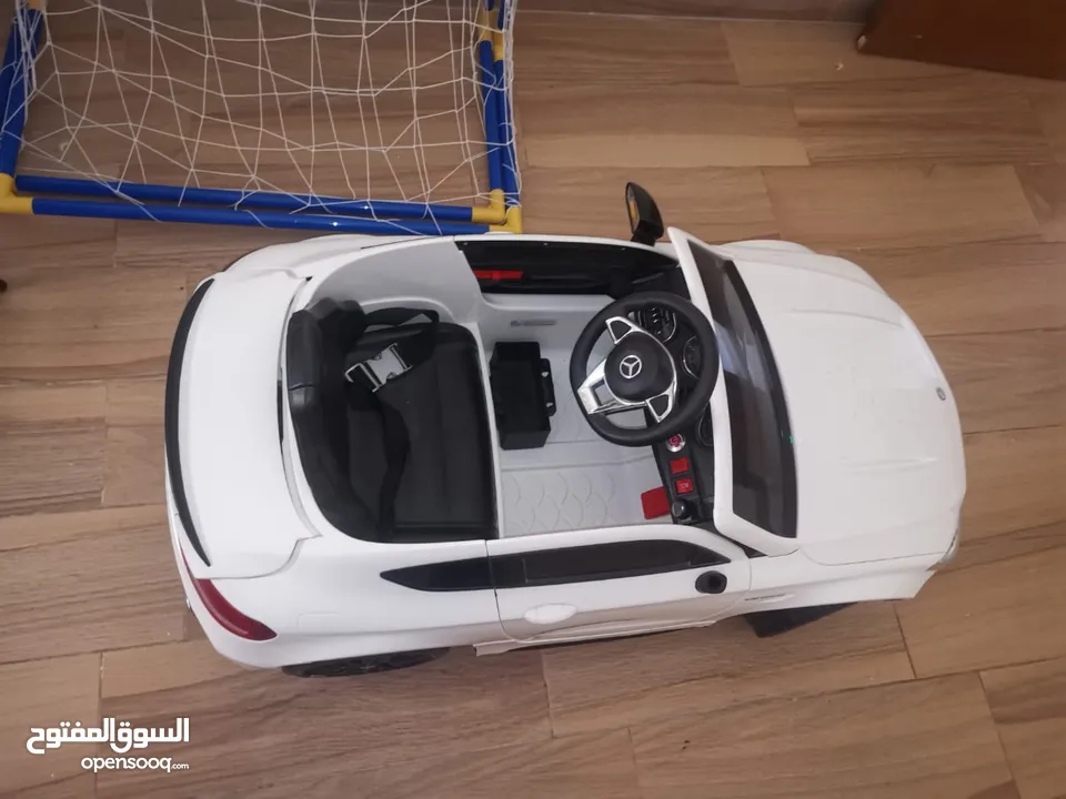 سيارة اطفال ميرسيدس (تحتاج بطارية) children’s mercedes car (needs battery)