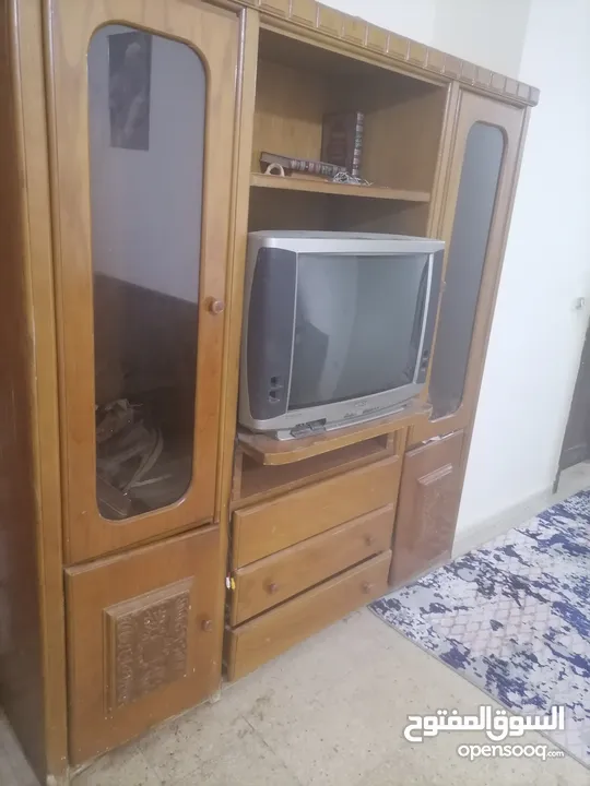 طاوله تلفزيون كبيرة خشب بلوط للبيع