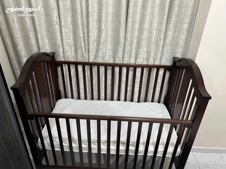 joiniors baby bed سرير اطفال من جنيور