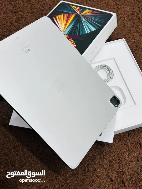 Ipad pro (12.9inche) M1+ keyboard+قلك الاصلي  اقراء الاعلان كامل قبل الاتصال