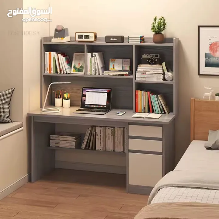 مكتب دارسي أنيق وعملي تصميم ذكي  ليوفر مساحة كبيرة مناسب المدارس والجامعات اللابتوب والكمبيوتر .