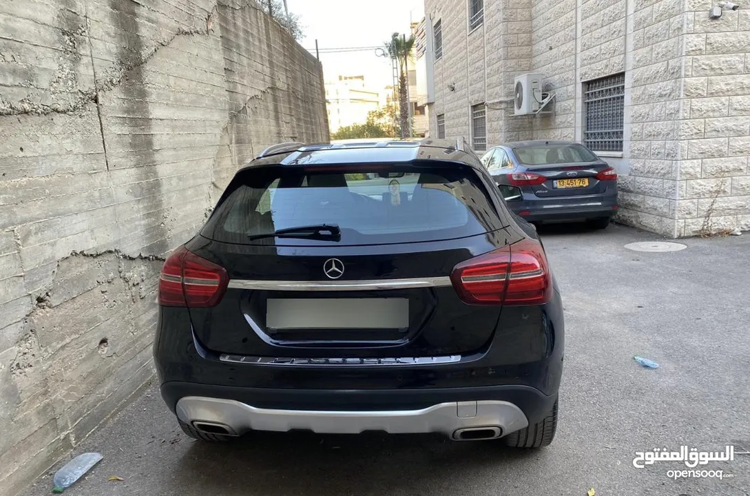 مارسيدس Mercedes Benz gla 200 2018 مع فتحة بانوراما