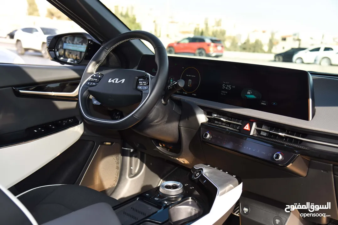 كيا EV6 جي تي لاين كهربائية بالكامل وارد وكفالة الوكالة Kia EV6 GT-Line AWD 2023
