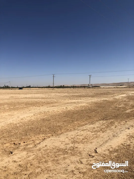 في قرية القنيطرة على الشارع المعبد مباشرة كهرباء على امتداد الشارع / مشروع مميز من المالك مباشرة