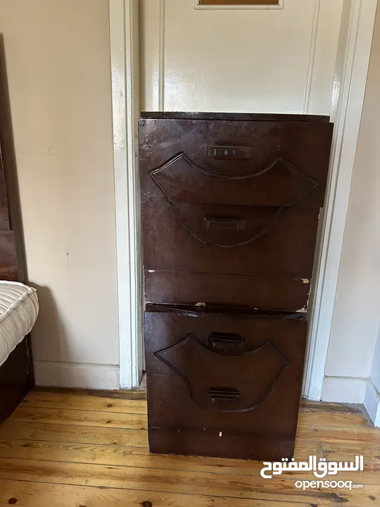 1 Large bed with 2 commodes