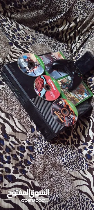 Xbox oun 500 giga & cd good condition