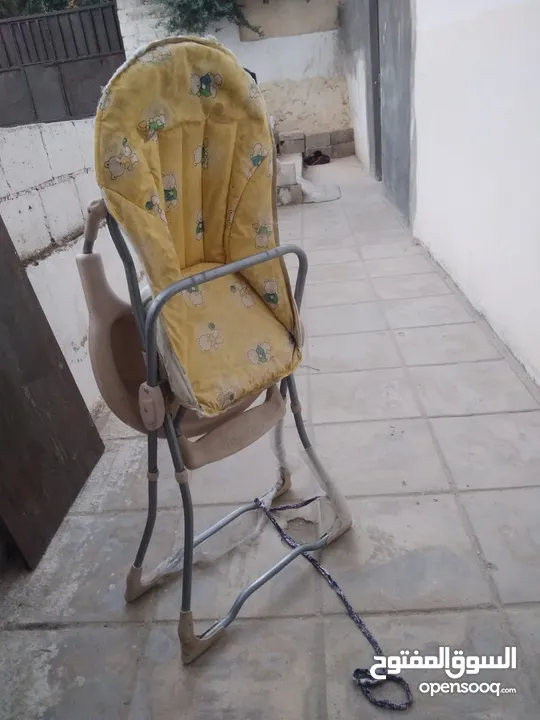 كرسي طعام +هزازه تشتغل على البطاريات السعر على التلفون+كراجه اطفال