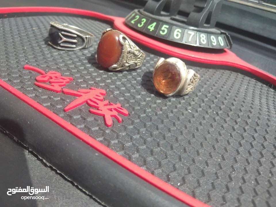 للبيع ثلاث خواتم  خاتم فضة بحجر الكسندريت حجر الأمراء والملوك المتلون وخاتمين وجهاز كشف