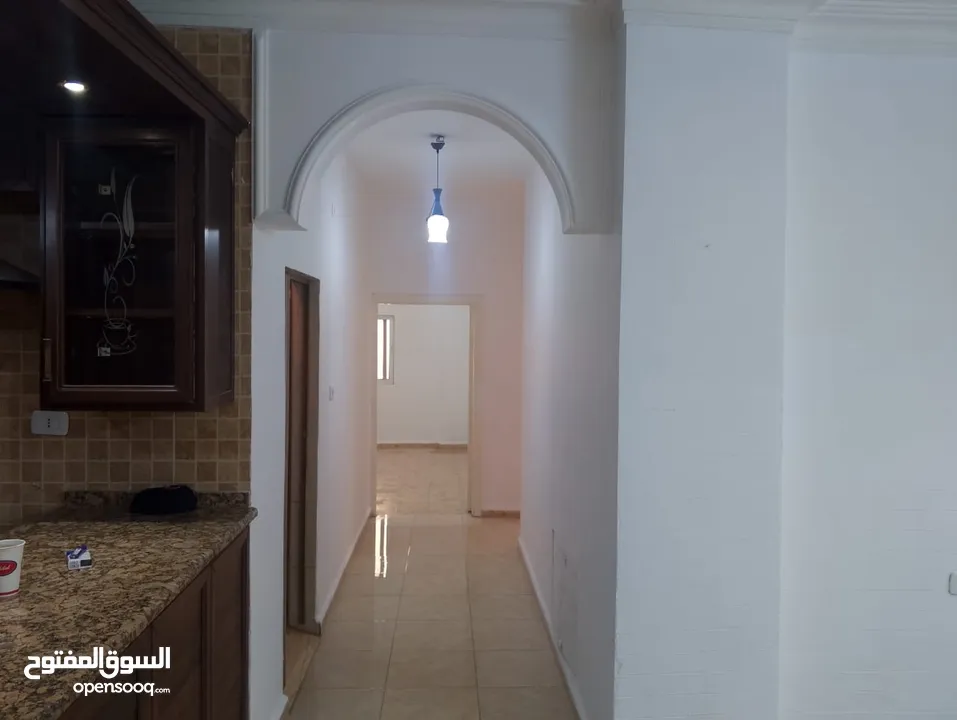 شقة للبيع بمدخل مستقل جبل طارق بجانب ميني ماركت الجبل ومسجد السنه