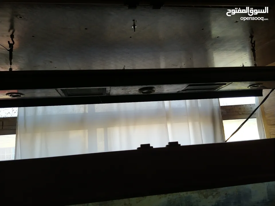 حوض سمك بحري حجم ضخم جدا جدا 240X100x100 إرتفاع الحوض مع البوفيه 270 مع كامل اجهزتو