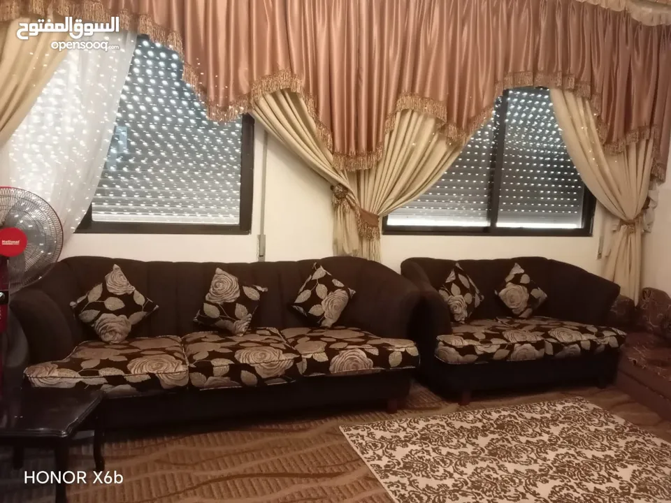 شقه موقع مميز وتجاري  للبيع في الهاشمي الشمالي