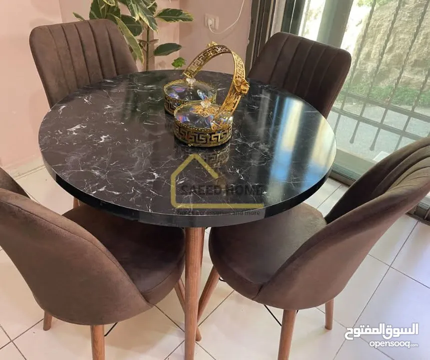 طاولة سفرة دائرية مع 4 كراسي سطح الطاولة خشب ملبس فورمايكا – مقاوم للخدوش وسهل التنظيف