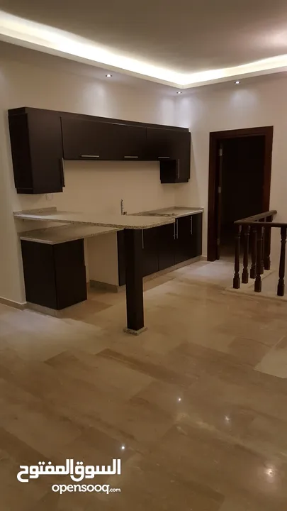 شقه مع روف مميزه للبيع