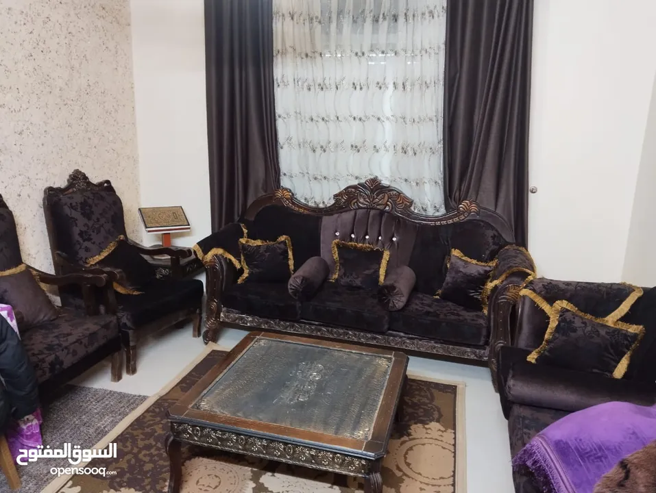 طقم كنب وجنابي وخزانه للبيع