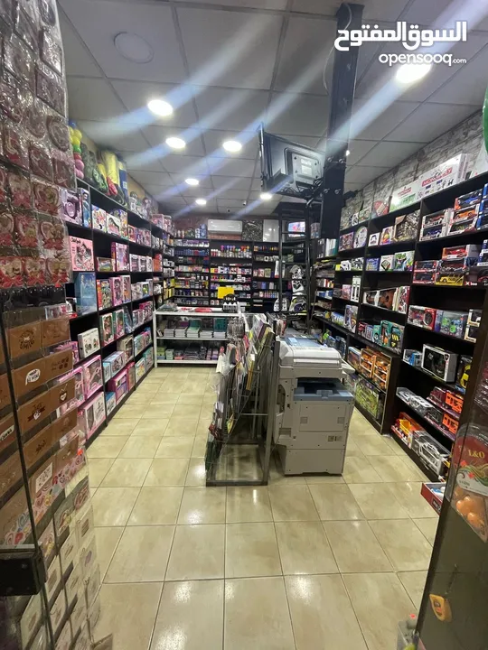 مكتبة وألعاب