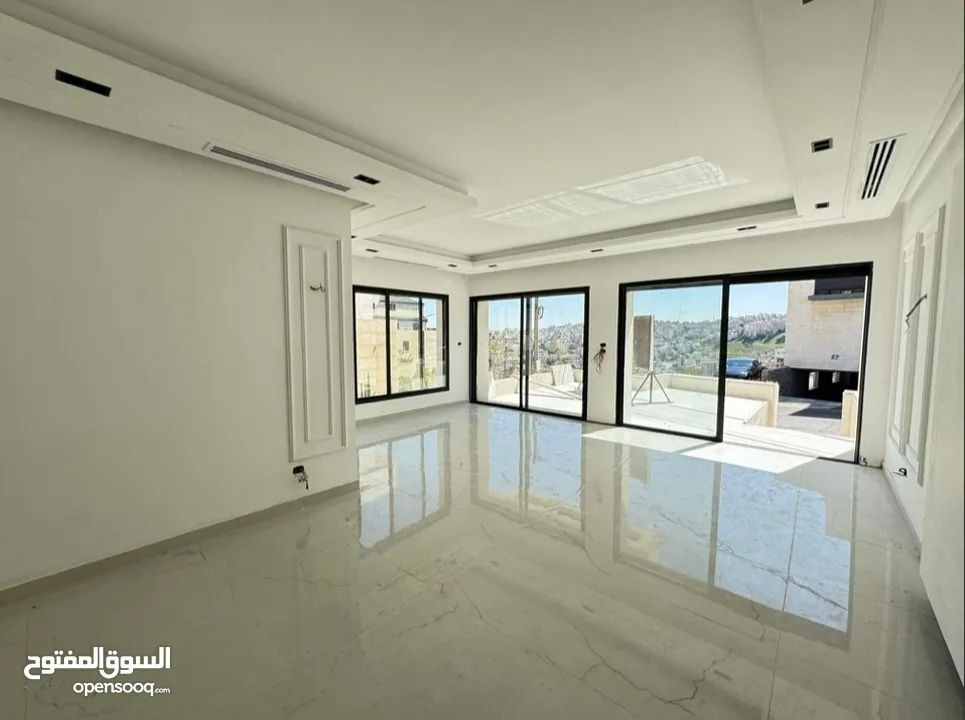 طابق ارضي 250 م +160 حديقه و ترس عبدون بقرب سفاره اوكرانيا و تاج مول تشطيبات فندقي فخمه حديثه