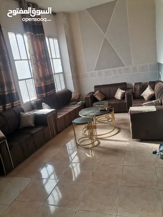 جلسه كورنر +مقعد مجوز  للبيع مع بفه +طاولات  مستعمل شهر واحد فقط