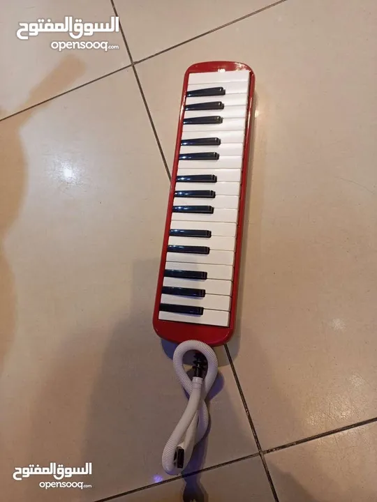 ميلوديكا مع شنتة والعدة