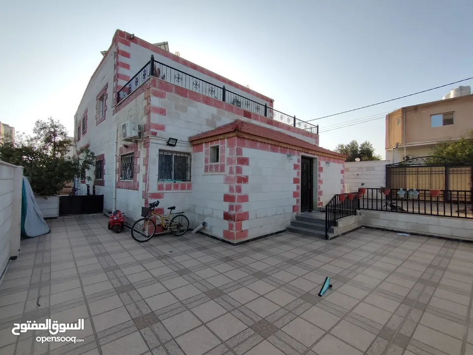 بيت مستقل شبه فيلا بمنطقة هادية وراقية التواصل واتس اب حصراً