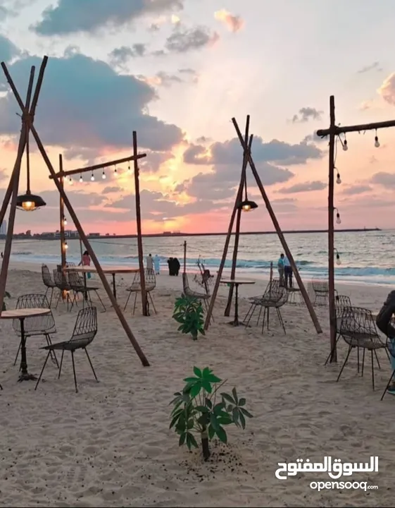 للبيع عربة طعام food truck on beach و مطعم مقابل الشاطئ مكان حصري ومميز جدا على البحر