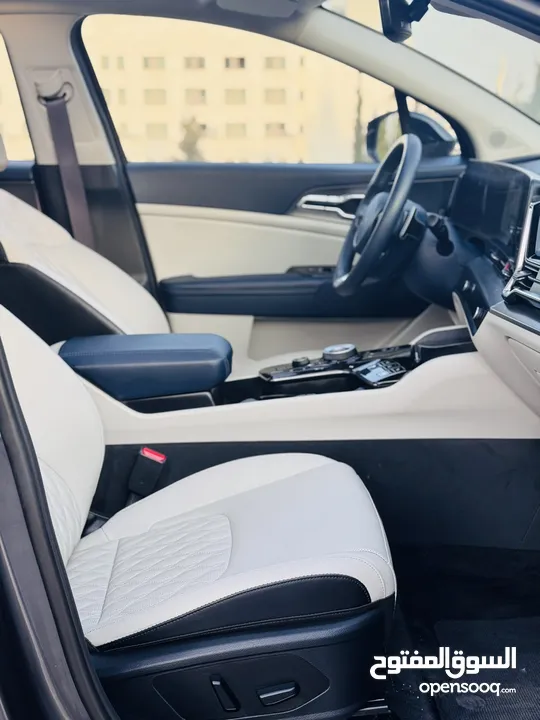 كيا سبورتاج هايبرد 2023 فل كامل مع بانوراما - باللون المميز والداخلية المميزة - والسعر المميز