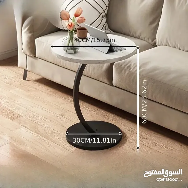 طاولة جانبية مستديرة على شكل حرف C، الحل المثالي لكل مكان! رح تغنيكي عن السكملي التقليدية.