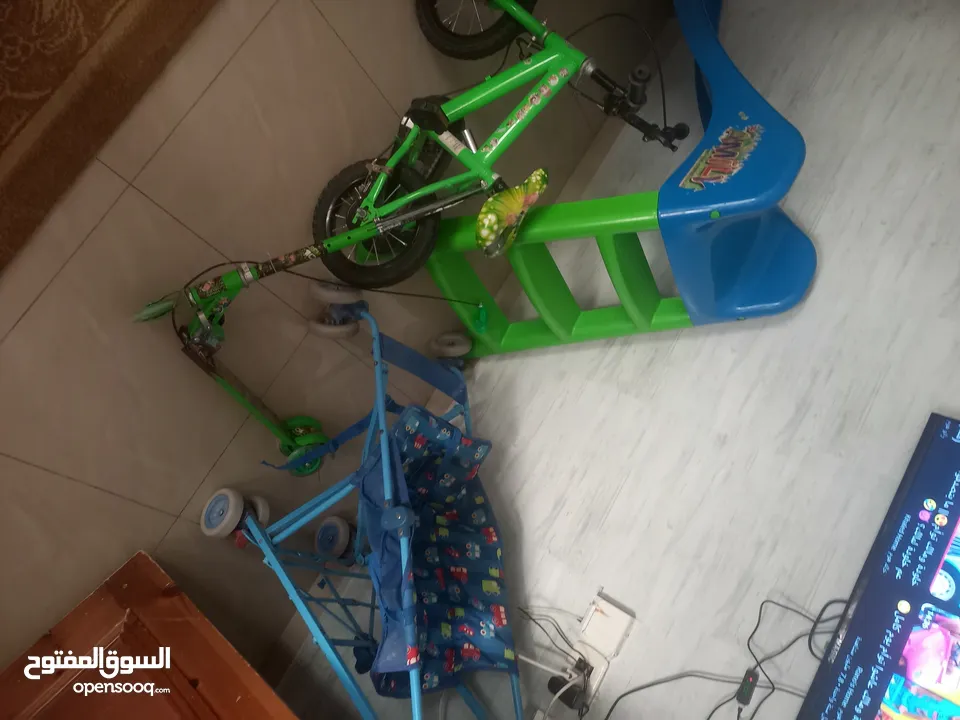 العاب للأطفال سكوترين مع عربايه للأطفال مع مرجيحة مع بسكليت بن تن