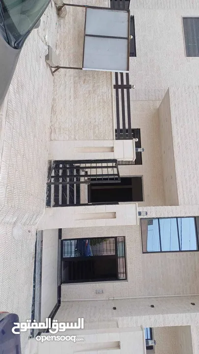 شقه جاهزة للبيع بناء جديد لم تسكن من قبل.