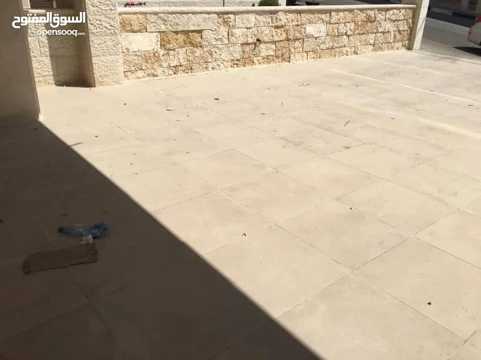 شقه البيع غي المصيون مع  حديقه خلف البنك العربي